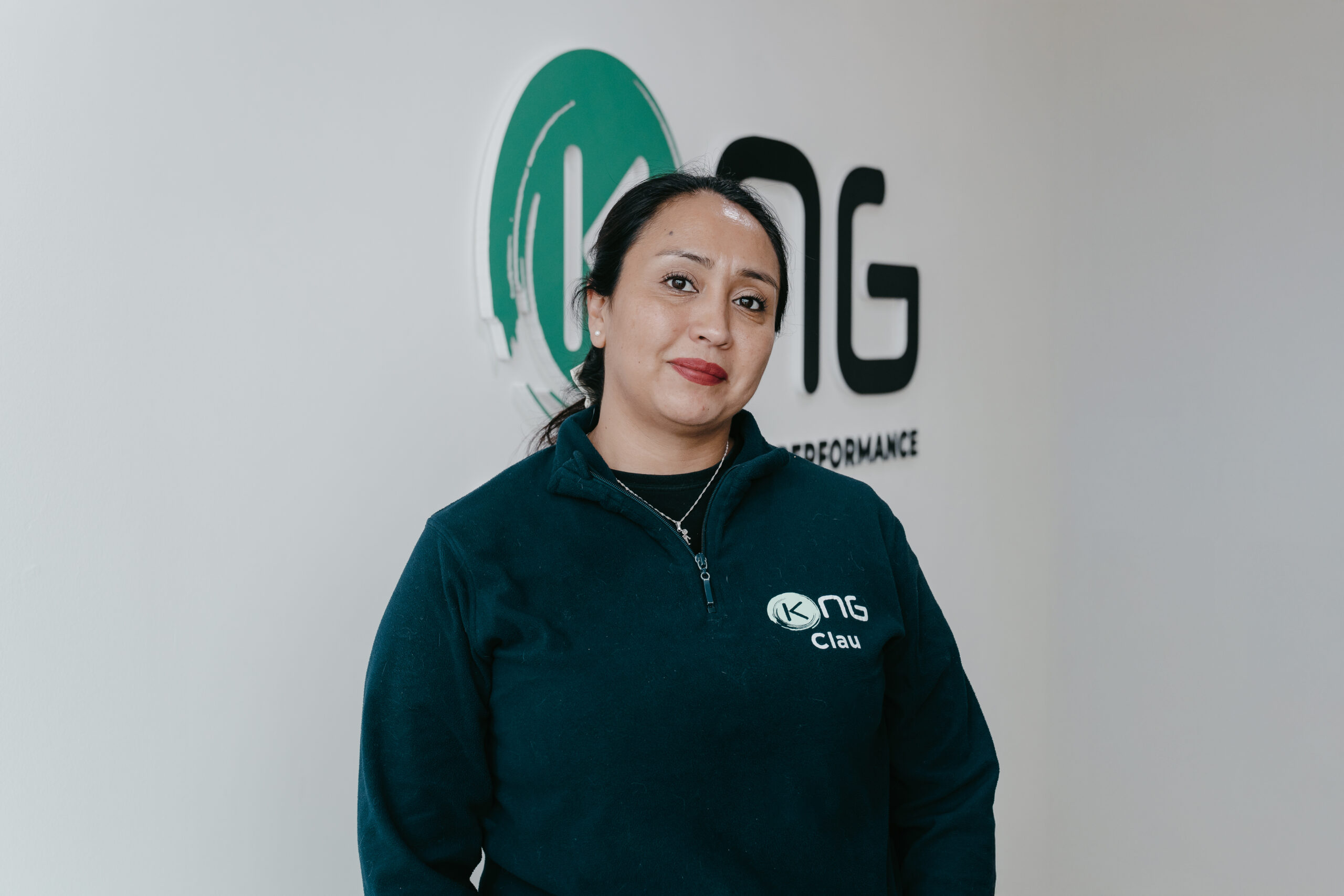 Claudia Reyes, recepción de Centro KNG